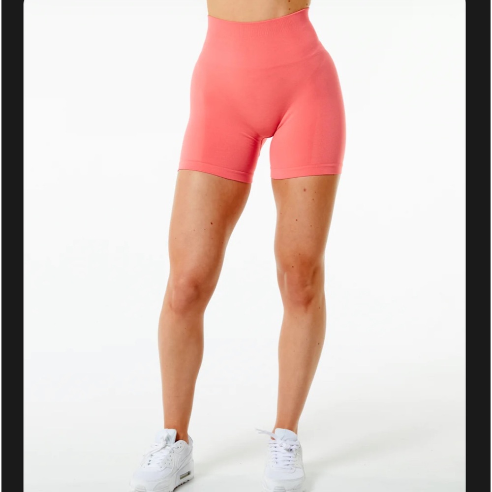 Alphalete Amplify Short 4.5 inch